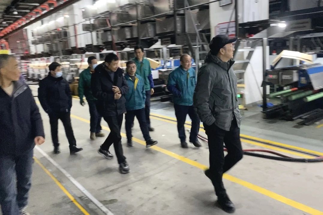 Ka whakahaerehia e nga Huringa Polyester te tirotiro i te haumaru i mua i te mahi i nga mahi