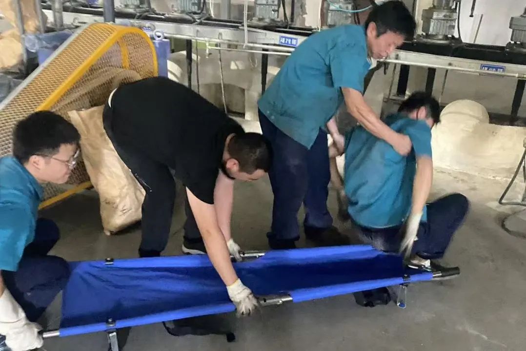 Ka whakahaerehia e nga Huri Polyester te whakangungu whakaora ohorere mo te wera wera i puta mai i te pāmahana tiketike